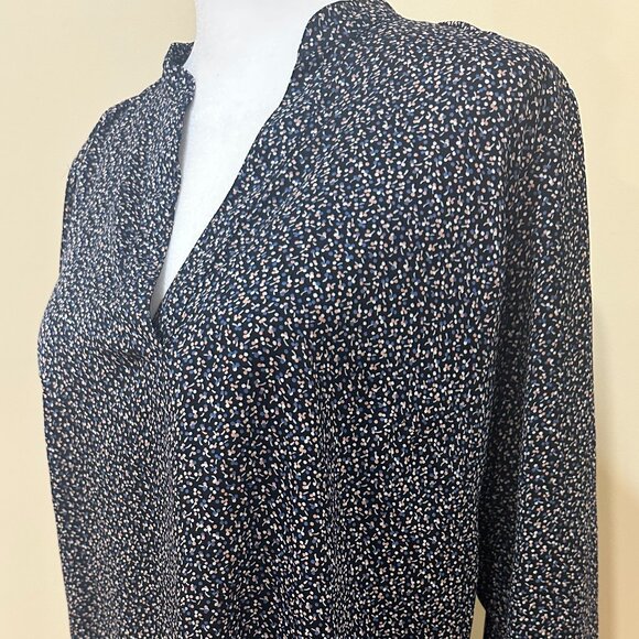 ANN TAYLOR Petite Med Navy Blue w/floral design V Neck Flowy Long Sleeve - Picture 3 of 13